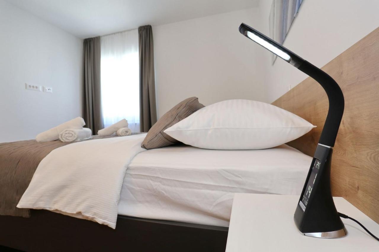 Villa Ankora 1 With Heated Pool 比奥格勒·纳·莫鲁 外观 照片
